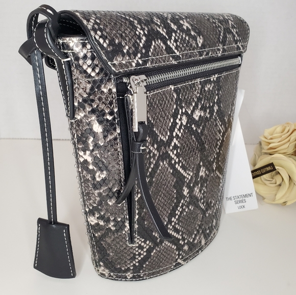 🎁 Calvin Klein Snake Lock Bucket Bag 💫 - Picture 3 of 11